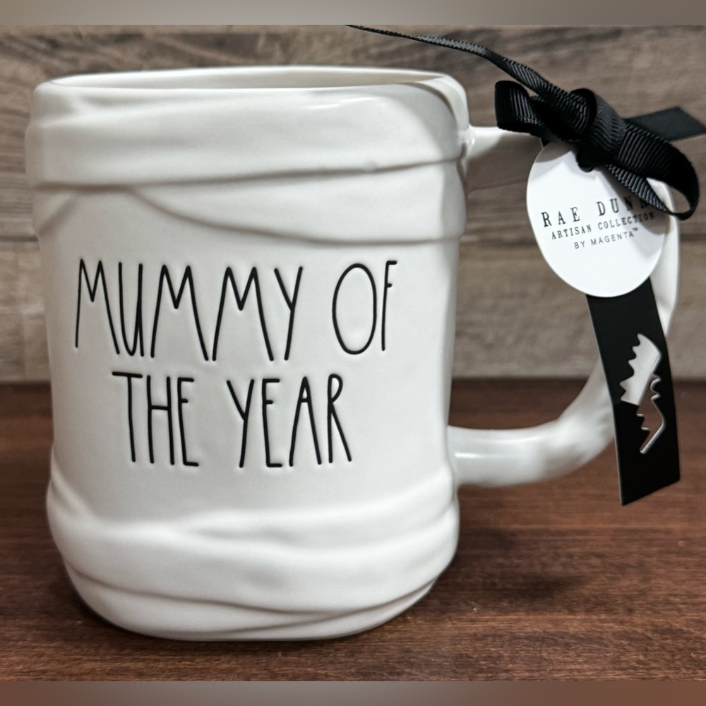 Super Cute 🥰 MUMMY OF THE YEAR Halloween Mug - NEW